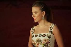 Scarlett Johansson incanta sul red carpet del Festival di Roma