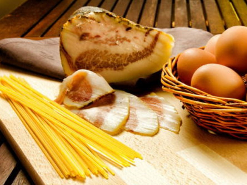 ingredienti carbonara - guanciale - spaghetti - uova